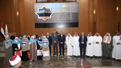 محافظ جنوب سيناء يودع حجاج الجمعيات الأهلية ويسلم ملابس الإحرام