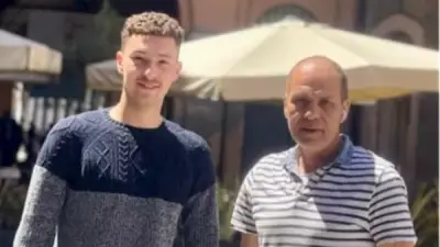 مصري ونجله يوقفان سائقا متهورا في إيطاليا وينقذان المارة بشجاعة