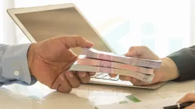 خبير اقتصادي: العشوائية في منح القروض تهدد الاقتصاد الوطني