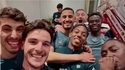 لاعبو آرسنال يحتفلون بجنون بعد التتويج بلقب الدوري الإنجليزي رسمياً
