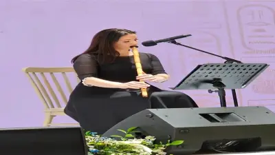 عازفة الناي التركية سينام هونداي أوغلو تبهر جمهور المتحف المصري الكبير