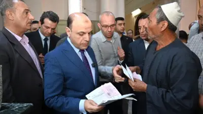 محافظ الغربية في جولة مفاجئة بالمركز التكنولوجي بحي أول طنطا لمتابعة الخدمات