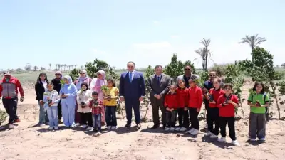 محافظ دمياط يشيد بمشاركة الأطفال وذوي الهمم في مبادرة البنك الأخضر