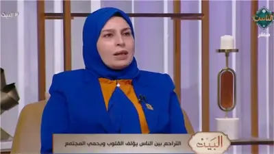 أستاذ علم اجتماع: الاندماج الزائد بالهواتف يسبب انطواء الأفراد وتسطيح العلاقات