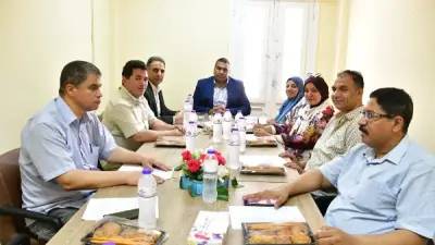مجلس خدمة المجتمع بجامعة الوادي الجديد يناقش القوافل الطبية ويدشن مبادرة مهارة حياة
