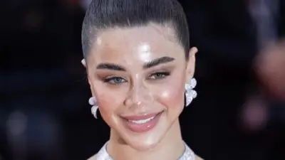 يارا السكرى تخطف الأنظار بجمالها في مهرجان كان وتثير الجدل