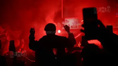 جماهير الزمالك تحول سماء ميت عقبة إلى الأحمر بالألعاب النارية احتفالاً بالدرع