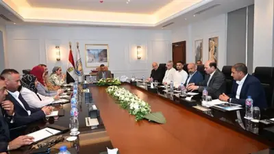محافظ جنوب سيناء يبحث مع مطورين عقاريين حل أزمة الإسكان بشرم الشيخ
