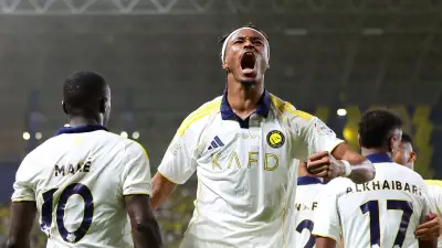 ساديو ماني يكسر صمود ضمك ويسجل هدفًا رائعًا في ليلة تتويج النصر