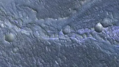 باحث مصري يقدم أدلة جديدة قد تشير إلى وجود محيط قديم على المريخ