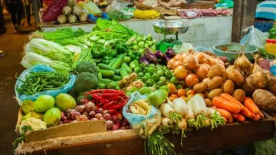 أسعار الخضار اليوم في سوق العبور: انخفاض الطماطم والفلفل الألوان وارتفاع الخيار والثوم