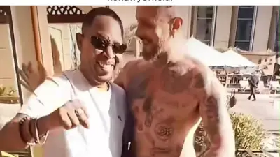 أحمد الفيشاوي ينشر فيديو مع مارتن لورنس في القاهرة ويقلد جملته الشهيرة