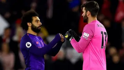 أليسون بيكر: محمد صلاح أسطورة خالدة في تاريخ ليفربول ورمز للالتزام