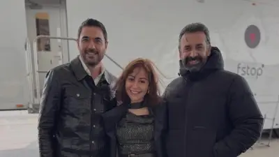 منة شلبي تثير التساؤلات بصورة مع كريم عبدالعزيز وأحمد عز