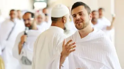 حكم أخذ المحرم شيئًا من شعره أو أظفاره ناسيا والأزهر يوضح الفتاوى