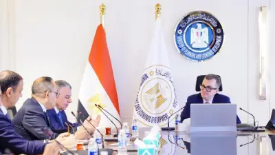 وزير التخطيط يبحث مع قيادات 