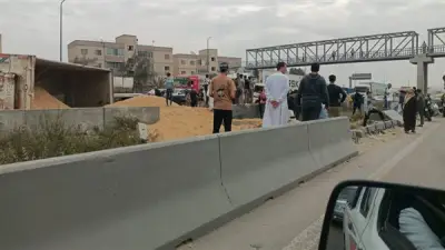 مصرع شاب في انقلاب سيارة نقل محملة بالبنجر بالدقهلية