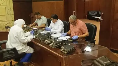 دار الكتب تبدأ فحص وتصنيف مخطوطات مكتبة دمنهور قبل الترميم