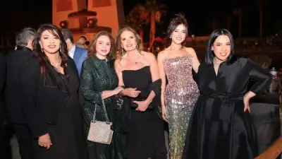 إلهام شاهين ويسرا ومي عمر يتألقن في زفاف نجل إدوارد