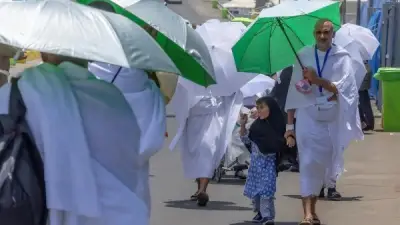 الصحة السعودية تحث الحجاج على استخدام المظلة للوقاية من الإجهاد الحراري