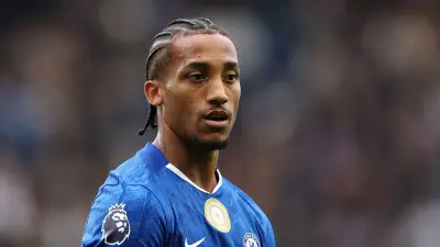 جدار لندني صلب: تشيلسي يتحدى برشلونة وديكو يرد بورقتين لإغراء بيدرو