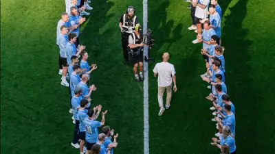 ممر شرفي من لاعبي مانشستر سيتي في وداع بيب جوارديولا