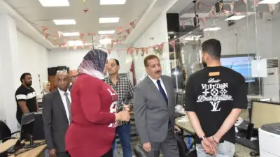 محافظ بورسعيد يتفقد مركز خدمة المواطنين ويستمع لآراء المواطنين
