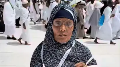الحاجة نبيلة تدعو للرئيس السيسي من أمام الكعبة في فيديو جديد