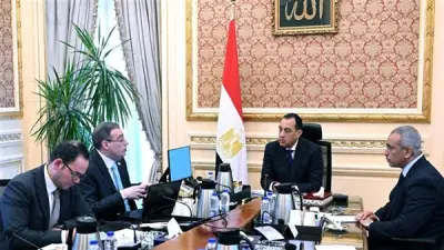 مدبولي يتابع مع رئيس التنظيم والإدارة تطوير الأداء الحكومي