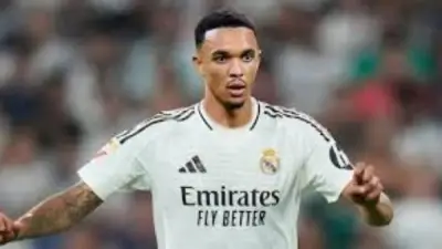 كاي والكر يدافع عن أرنولد بعد استبعاده من منتخب إنجلترا