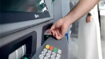 نائب برلماني يطالب بحل أزمة ازدحام ماكينات الصراف الآلي وتوفير السيولة