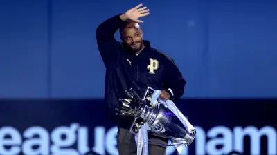 بالفيديو: تحت أنظار جوارديولا ومرموش.. كومباني يفاجئ الجميع في احتفالية مانشستر