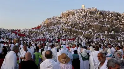 مشهد إيماني مهيب.. الحجاج يواصلون التوافد على صعيد عرفات