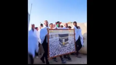 أهل غزة يؤدون شعائر الحج بين الخيام في مشهد يثير تفاعلاً واسعاً