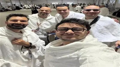 فنانون يوثقون لحظات روحانية بزي الإحرام من الأراضي المقدسة