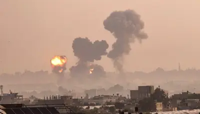 شهداء ومصابون في قصف للاحتلال استهدف سيارة مدنية غربي خان يونس