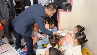 محافظ المنوفية يزور حضانة إيوائية ويوزع العيدية على الأطفال الأيتام