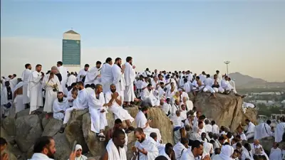 الفرق بين صعود جبل عرفات والوقوف به في الحج