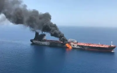البحرية البريطانية: انفجار في محيط ناقلة أثناء إبحارها قرب مسقط وتسرب محدود للوقود