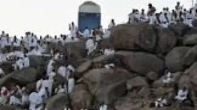 توافد ملايين الحجاج إلى مشعر عرفات في يوم عرفة وسط جهود مكثفة