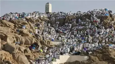 الساعات الأخيرة من يوم عرفة تمضي بالدعاء والابتهال وسط خدمات متكاملة للحجاج