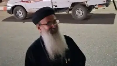 قساوسة يهنئون أهالي نجع حمادي بعيد الأضحى في مشهد وطني