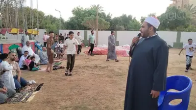 شاب ضرير يؤم المصلين في صلاة عيد الأضحى بالوادي الجديد ويخطف الأنظار (فيديو)