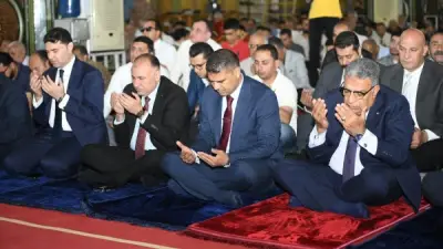 محافظ الدقهلية يؤدي صلاة عيد الأضحى بمسجد النصر في المنصورة
