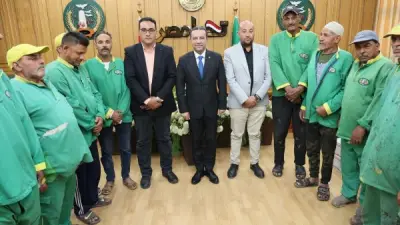 محافظ المنوفية يهنئ عمال النظافة بعيد الأضحى ويوزع بونات غذائية ومساعدات