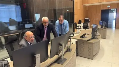وزير الكهرباء يقضي أول أيام العيد مع العاملين بالمركز القومي للتحكم في الطاقة