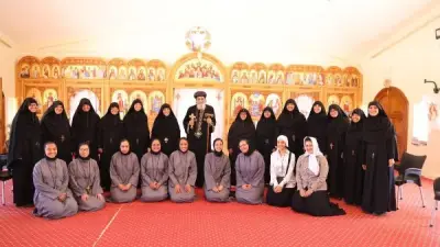 البابا تواضروس يستقبل رئيسة دير مارجرجس وخدامًا من نيوجيرسي