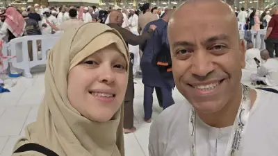 سامح حسين وزوجته يؤديان مناسك الحج في أجواء روحانية