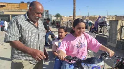 جمال الصاوي أقدم عجلاتي بطور سيناء يرسم البهجة على وجوه الأطفال في العيد