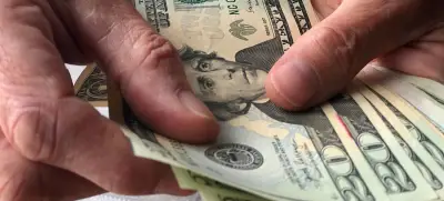 الدولار الأمريكي يستقر قرب أعلى مستوياته في أسبوع بدعم من التوترات الجيوسياسية